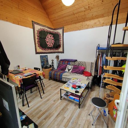 Maisonnette Avec Cour Ploubezre Εξωτερικό φωτογραφία